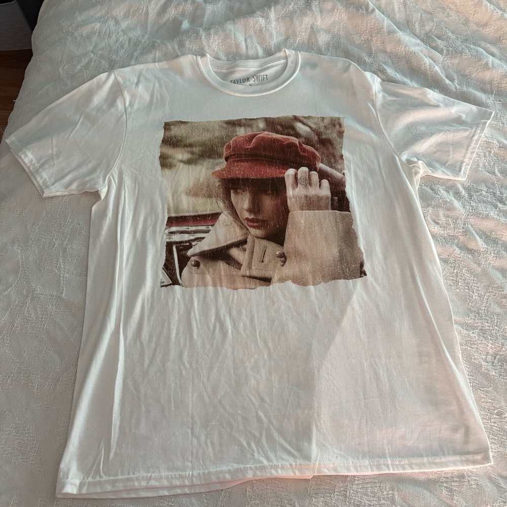 Red (Taylor’s Version) Taylor Swift Album White Short Sleeve Graphic T-Shirt XL